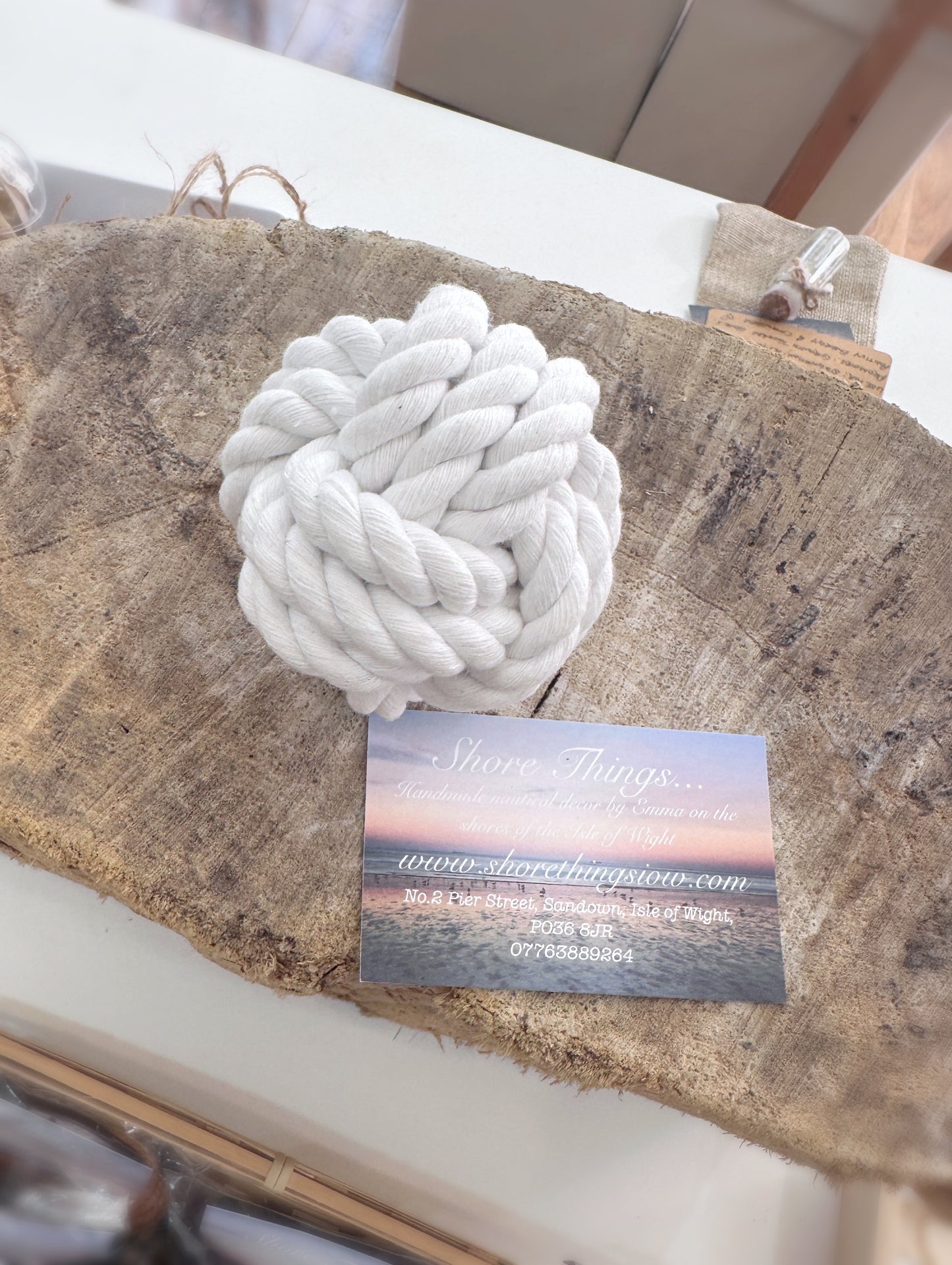 White Rope Knot Place Card Holder